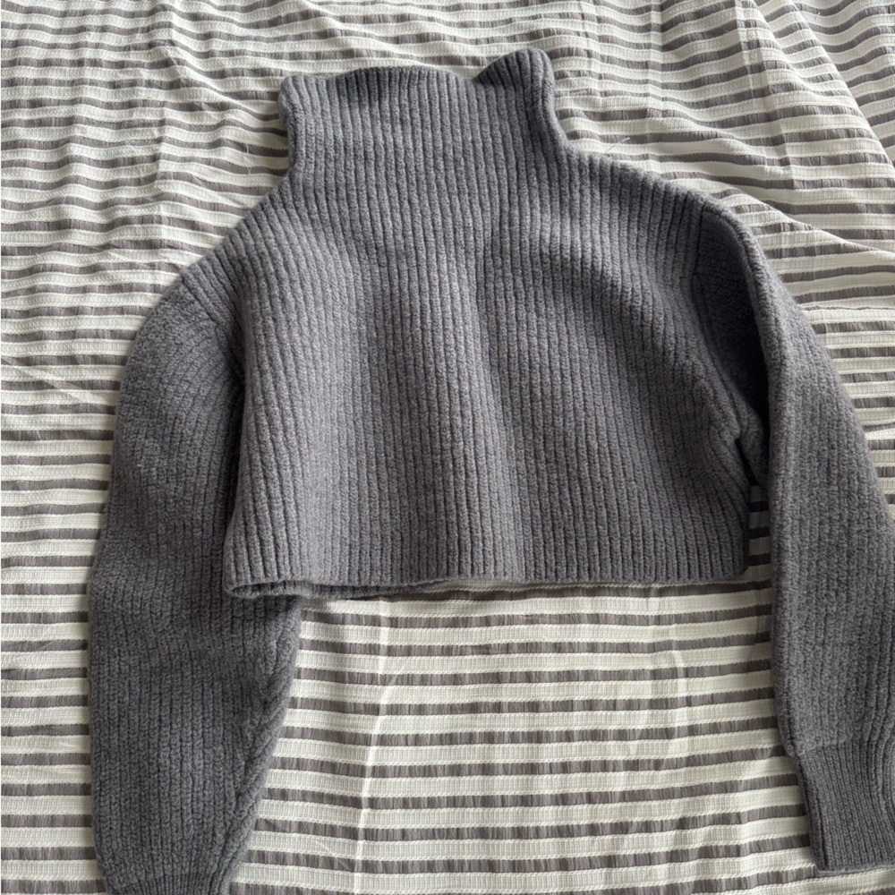 Aritzia Wilfred Charcoal Turtleneck Sweater